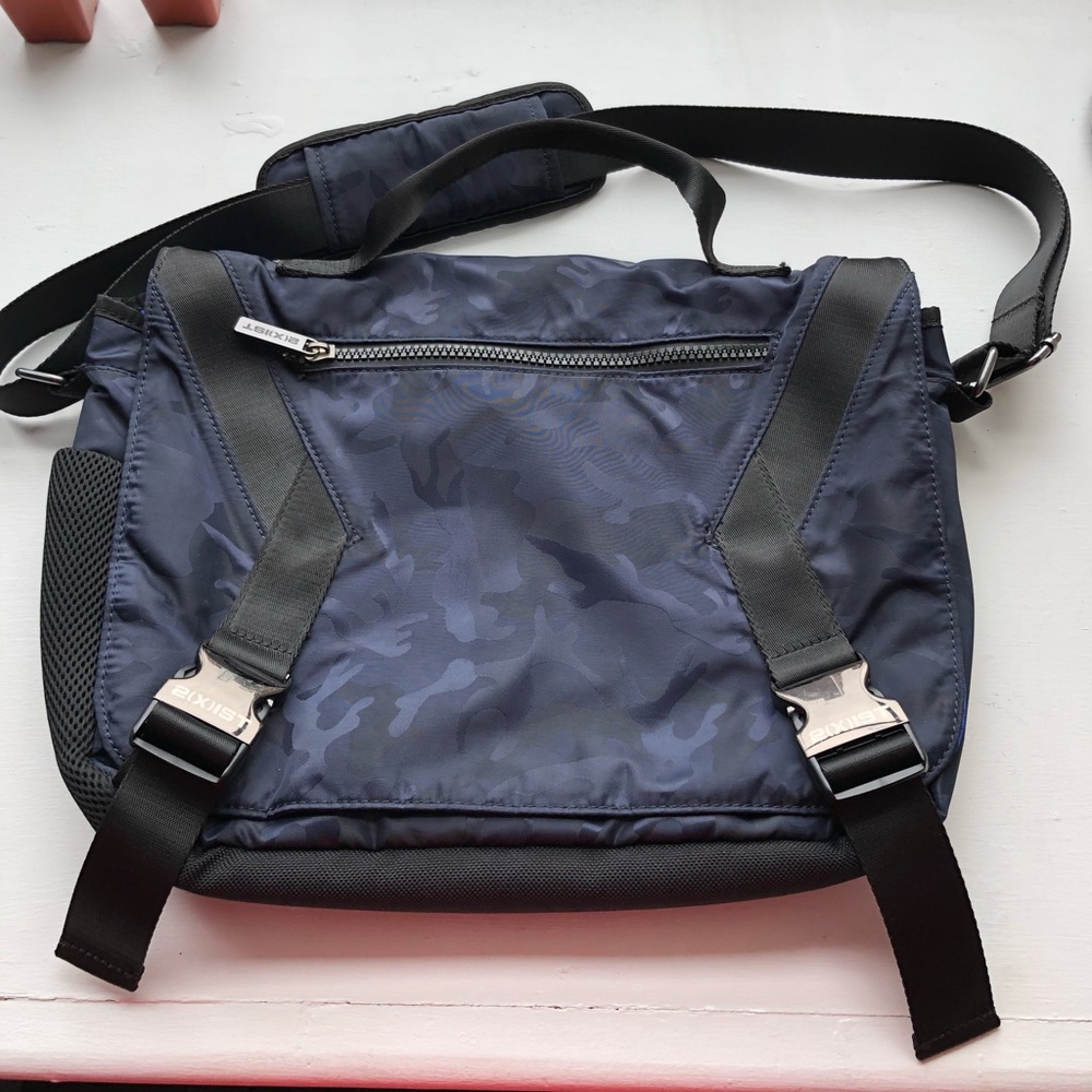2(X)ist laptop bag, camo blue. A+ Condition 💯
